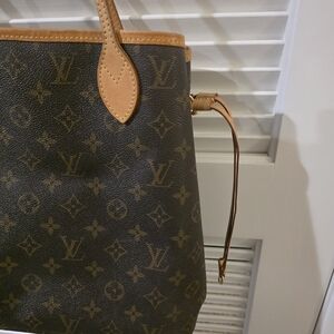 Louis Vuitton Neverfull MM Monogram Tote Bag